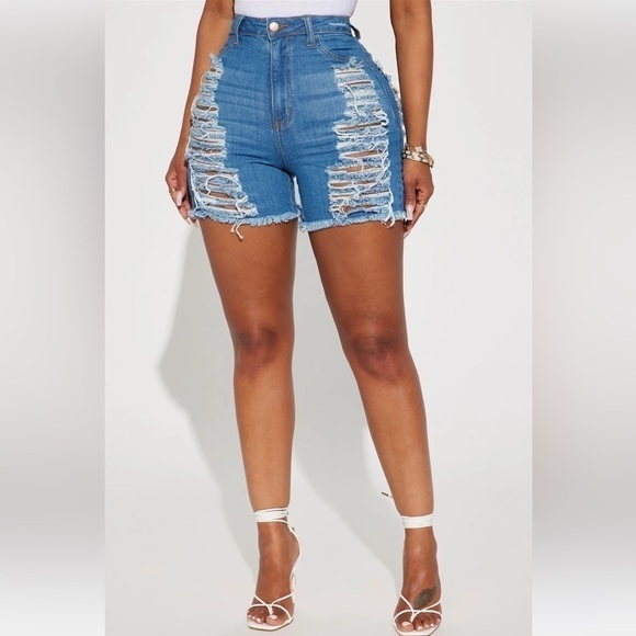 🆕Fashion Nova - Yes Now Distressed Bermuda Shorts - Picture 3 of 10